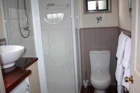 Вилла Private Seaside Couples Hideaway Кака-Пойнт Экстерьер фото